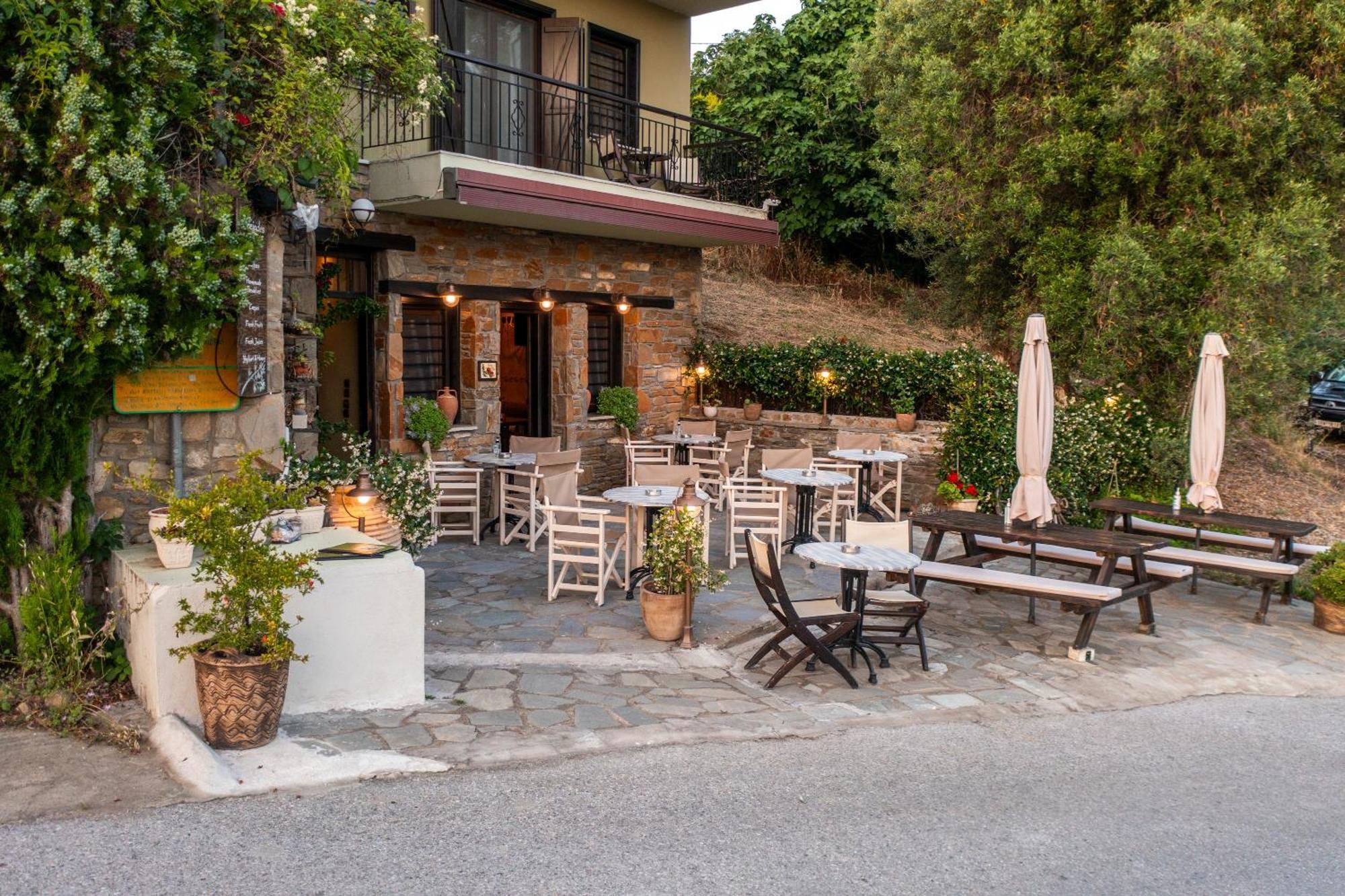 Oreiades Guesthouse Parthenonas Exterior photo