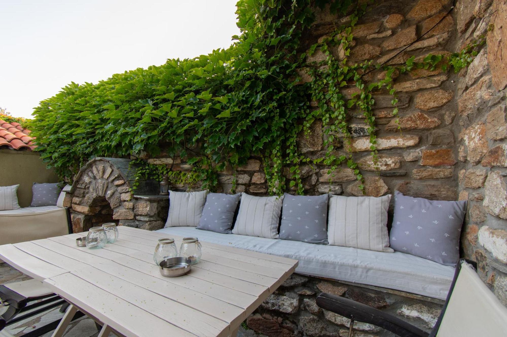 Oreiades Guesthouse Parthenonas Exterior photo