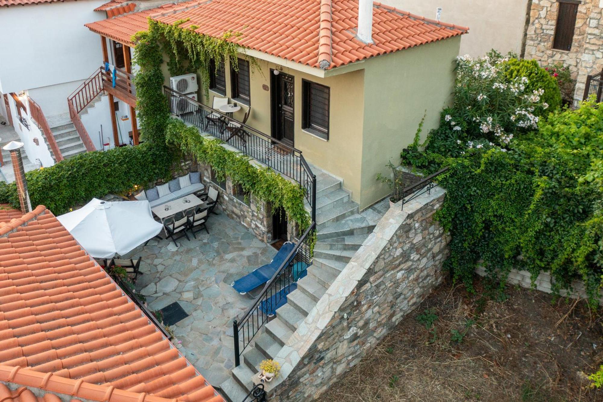 Oreiades Guesthouse Parthenonas Exterior photo