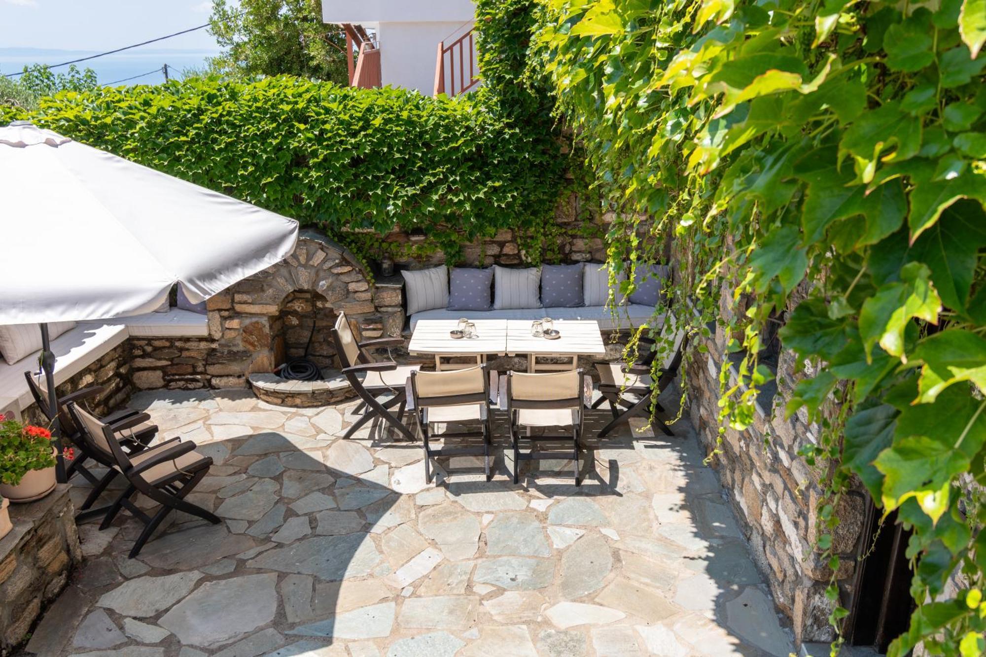 Oreiades Guesthouse Parthenonas Exterior photo