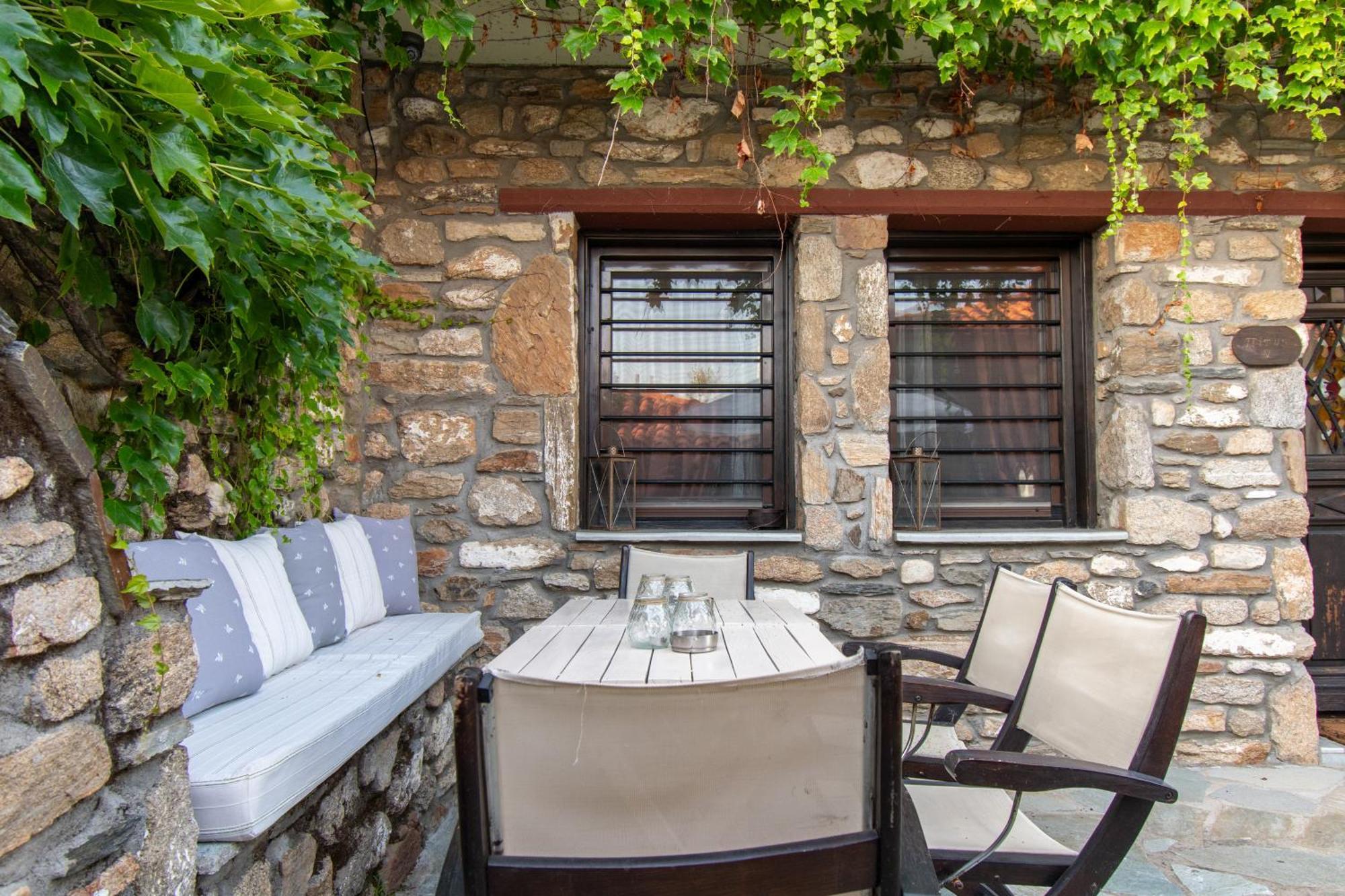 Oreiades Guesthouse Parthenonas Exterior photo